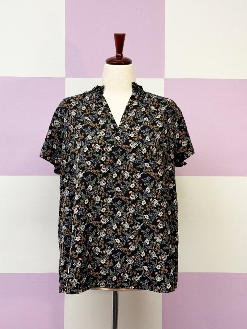 MONDAY FUN women's black floral cap sleeve ruffled neck blouse size XL plus size